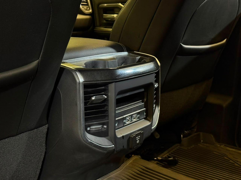 Foto do veículo RAM 3500  LARAMIE 6.7 TB CD 4X4 DIESEL 2022 493 KM 379.900,00