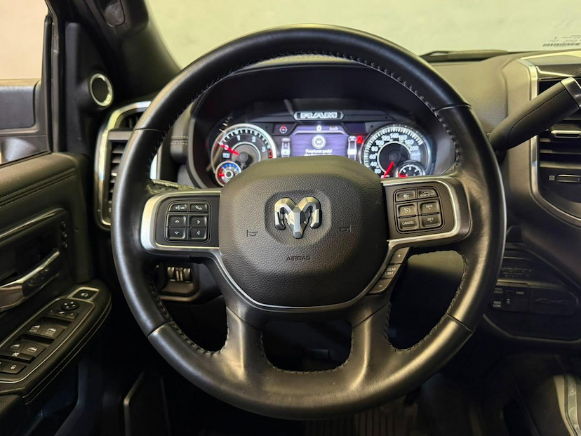 Foto do veículo RAM 3500  LARAMIE 6.7 TB CD 4X4 DIESEL 2022 493 KM 379.900,00