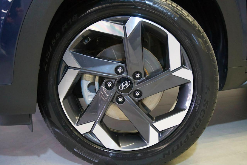 Foto do veículo HYUNDAI CRETA  ULTIMATE 2.0 16V FLEX AUT 2024 36.348 KM 139.900,00