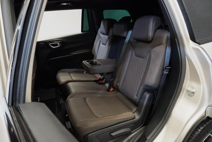 Foto do veículo JEEP COMMANDER  OVERLAND T270 1.3 TB FLEX AUT 2025 21.908 KM 199.900,00