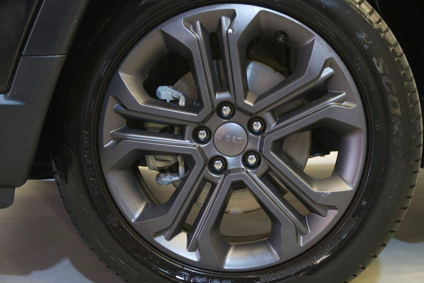 Foto do veículo JEEP COMPASS  LONG. NIG. EAGLE 1.3 4X2 FLEX AUT. 2025 14.002 KM 155.900,00