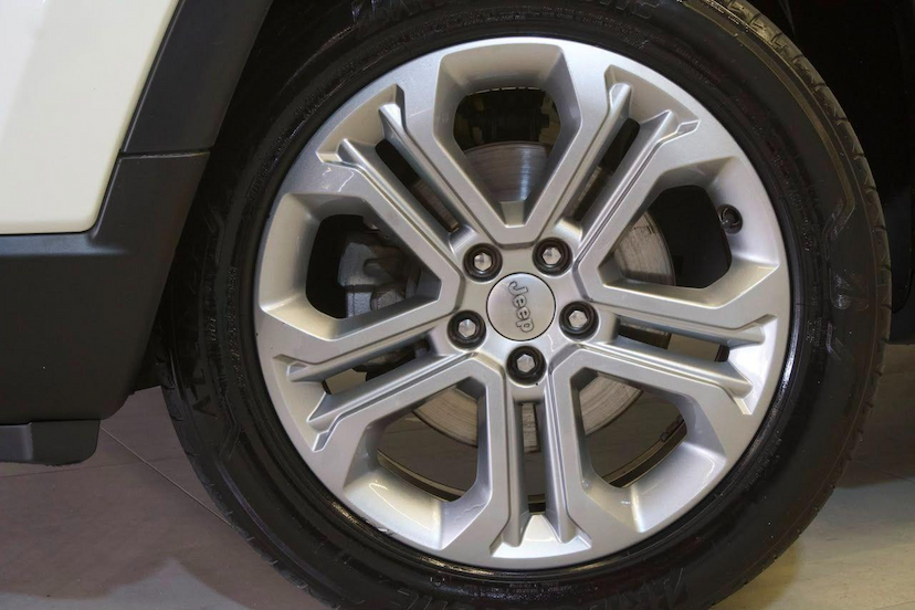 Foto do veículo JEEP COMPASS  LONG TF 2022 62.509 KM 118.900,00