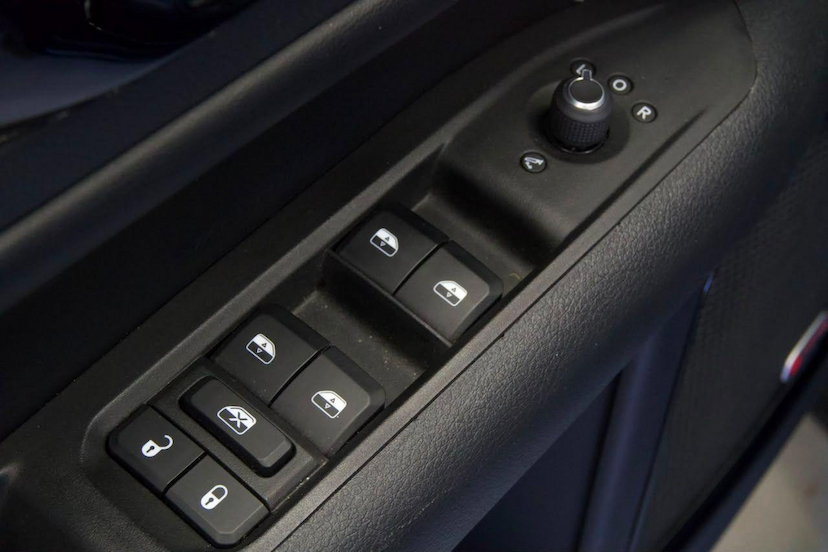 Foto do veículo JEEP COMPASS  T270 80 ANOS 1.3 TB 4X2 FLEX AUT 2022 63.314 KM 120.900,00