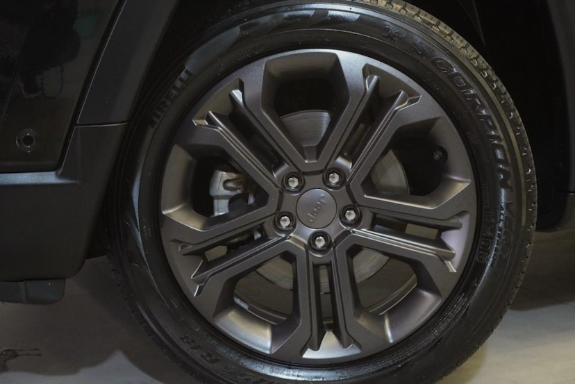 Foto do veículo JEEP COMPASS  T270 80 ANOS 1.3 TB 4X2 FLEX AUT 2022 63.314 KM 120.900,00