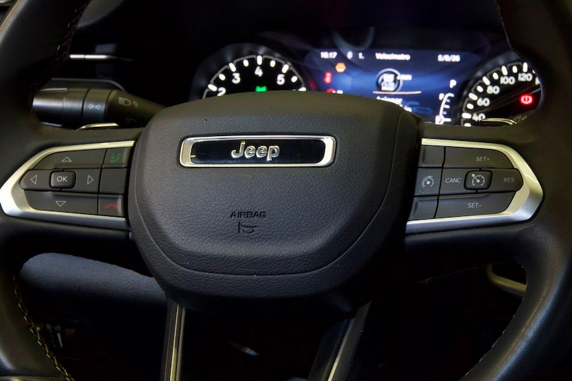 Foto do veículo JEEP COMPASS  T270 80 ANOS 1.3 TB 4X2 FLEX AUT 2022 63.314 KM 120.900,00