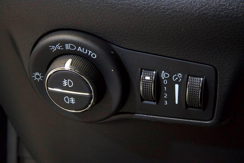 Foto do veículo JEEP COMPASS  T270 80 ANOS 1.3 TB 4X2 FLEX AUT 2022 63.314 KM 120.900,00
