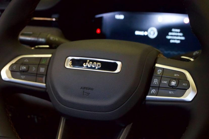 Foto do veículo JEEP COMMANDER  OVERL. 2.2 TD 4X4 DIESEL AUT. 2025 68 KM 236.900,00