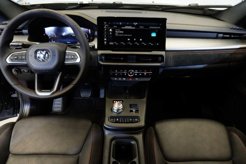 Foto do veículo RAM RAMPAGE  R/T HURRIC. 4 2.0 TB CD 4X4 AUT. 2024 26.304 KM 198.900,00