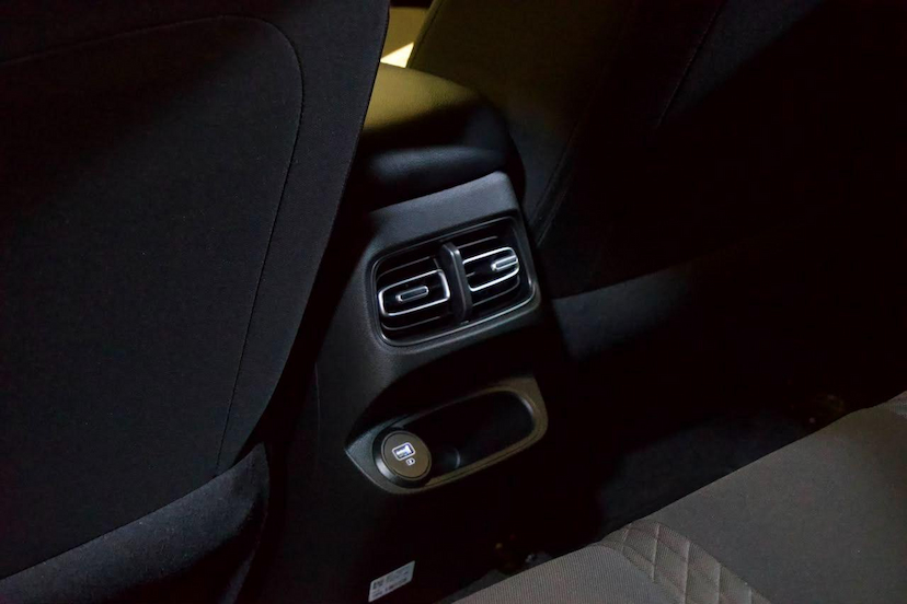 Foto do veículo HYUNDAI CRETA  1TA LIMITED 2024 28.449 KM 115.900,00