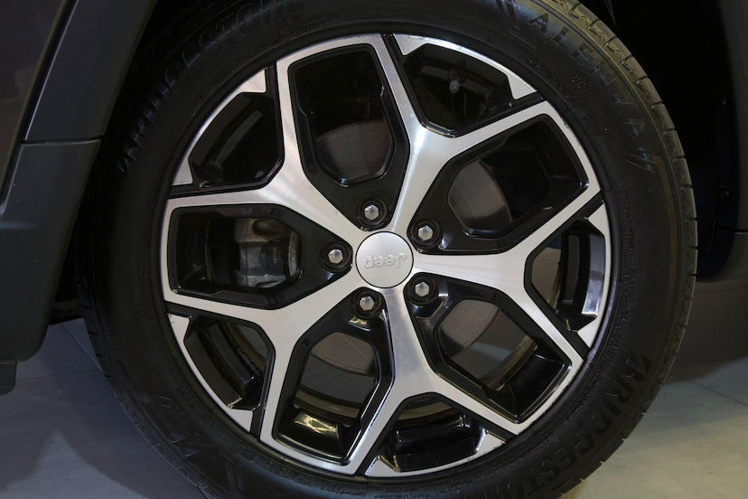 Foto do veículo JEEP COMPASS  LONGITUDE T270 TURBO FLEX AUT. 2025 10.101 KM 142.900,00