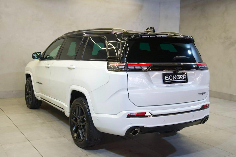 Foto do veículo JEEP COMMANDER COMMANDER BLACKHAWK 2025 21.427 KM 209.900,00