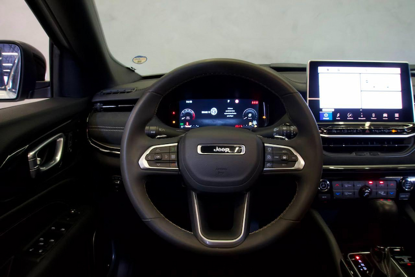Foto do veículo JEEP COMMANDER COMMANDER BLACKHAWK 2025 21.427 KM 209.900,00