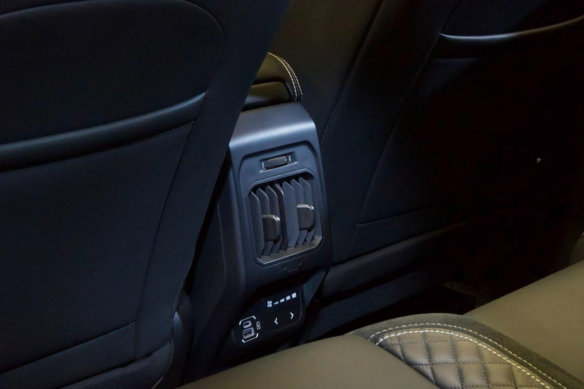 Foto do veículo JEEP COMMANDER COMMANDER BLACKHAWK 2025 21.427 KM 209.900,00