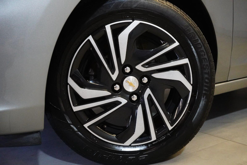 Foto do veículo CHEVROLET ONIX  PLUS 10TAT LT1 2024 50.500 KM 84.900,00