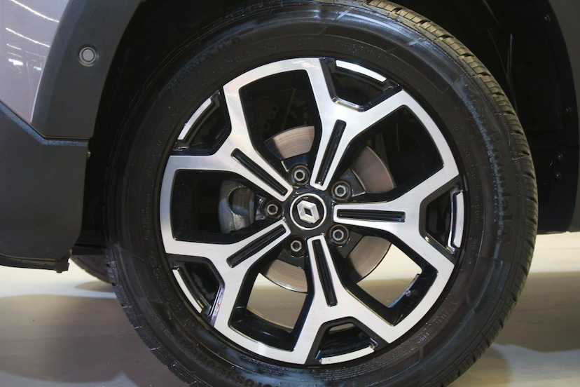 Foto do veículo RENAULT DUSTER  ICO16 CVT 2022 68.500 KM 89.900,00