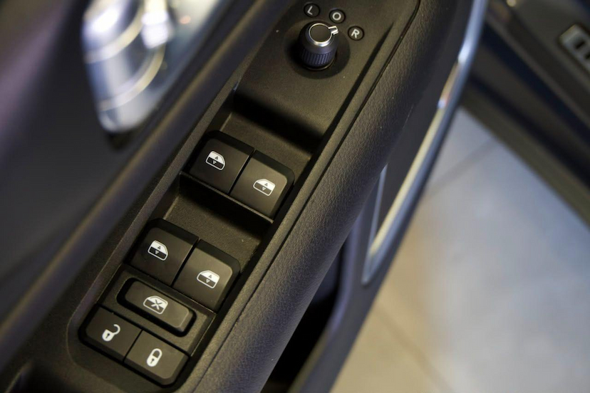 Foto do veículo JEEP COMPASS  LONG. T270 1.3 TB 4X2 FLEX AUT. 2025 10.600 KM 146.900,00