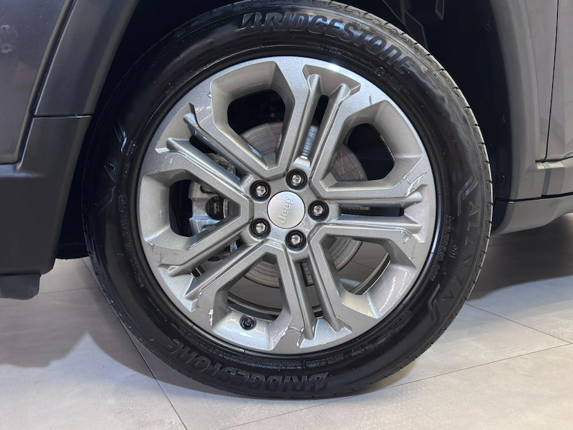 Foto do veículo JEEP COMPASS  LONG. T270 1.3 TB 4X2 FLEX AUT. 2024 13.648 KM 132.900,00