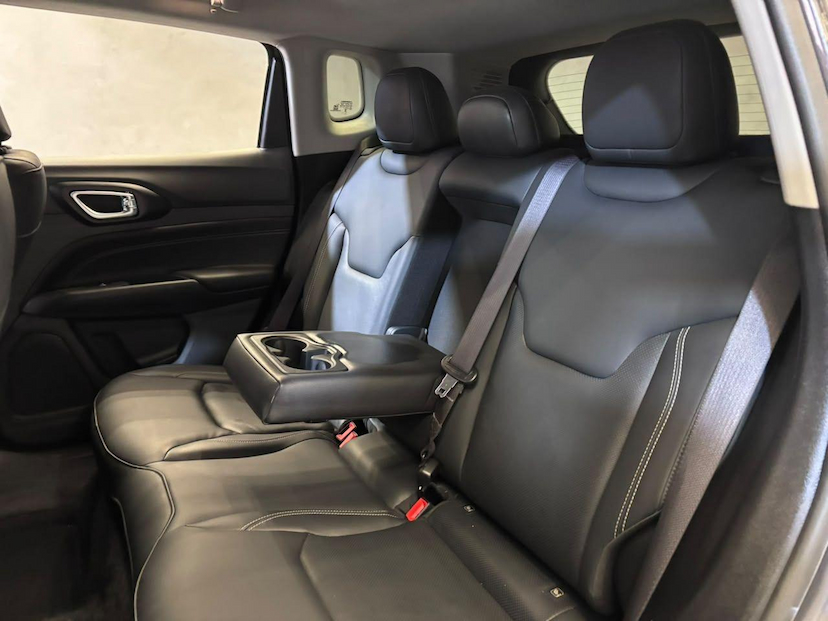 Foto do veículo JEEP COMPASS  LONG. T270 1.3 TB 4X2 FLEX AUT. 2024 13.648 KM 132.900,00