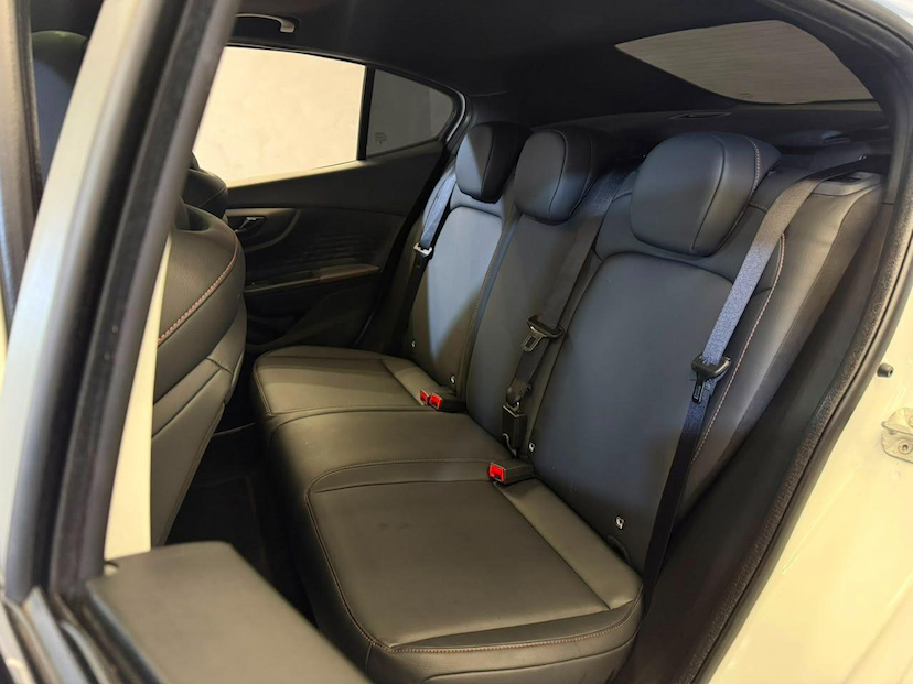 Foto do veículo FIAT FASTBACK  ABARTH 270 2026 11.142 KM 150.900,00