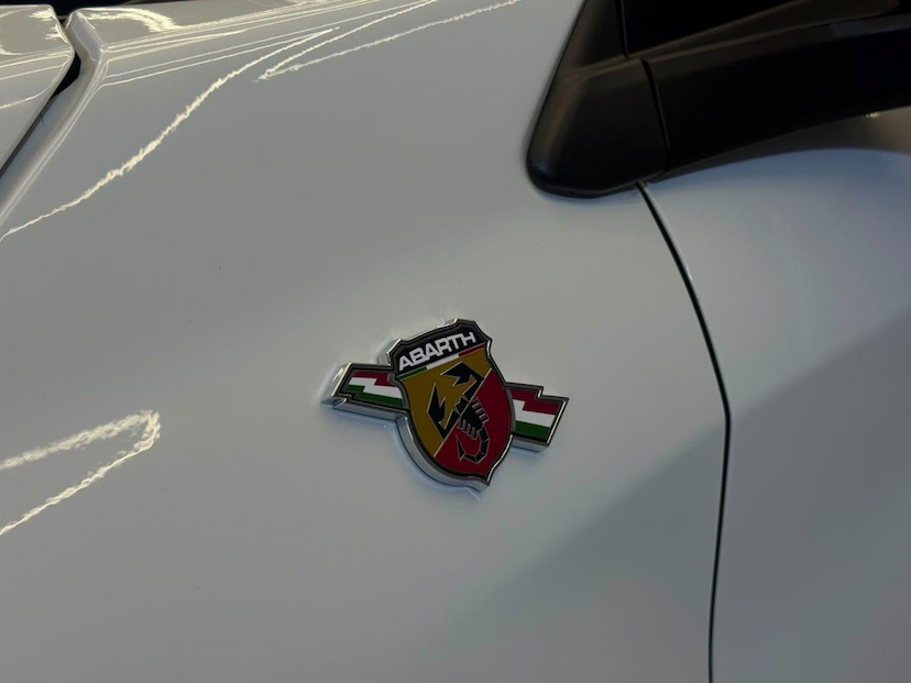 Foto do veículo FIAT FASTBACK  ABARTH 270 2026 11.142 KM 150.900,00