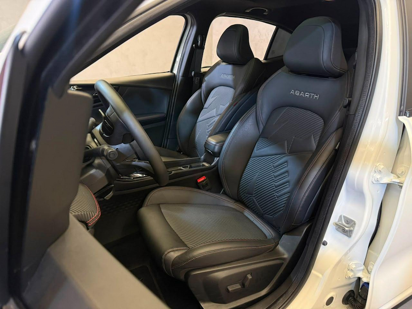 Foto do veículo FIAT FASTBACK  ABARTH 270 2026 11.142 KM 150.900,00