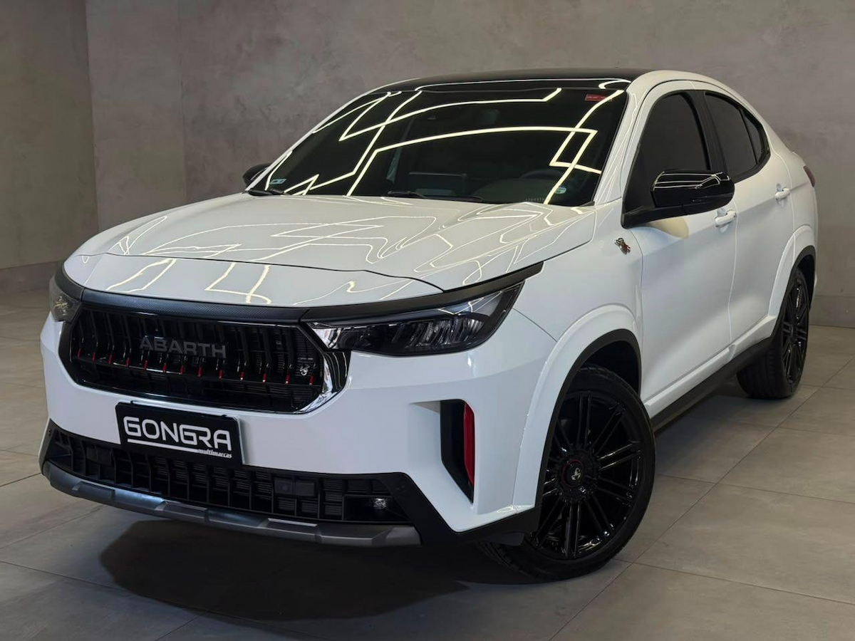 Foto do veículo FIAT FASTBACK  ABARTH 270 2025/2026 11.142 KM R$ 152.900,00