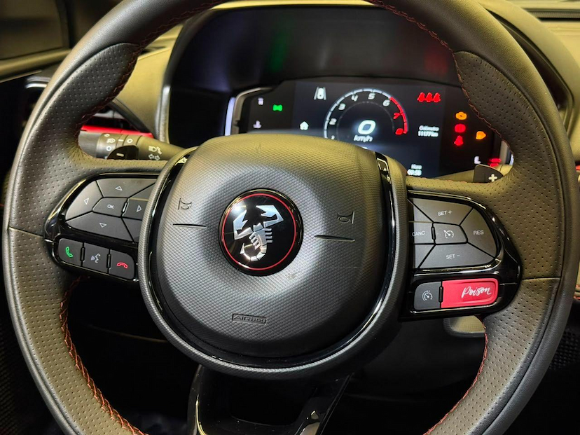 Foto do veículo FIAT FASTBACK  ABARTH 270 2026 11.142 KM 150.900,00
