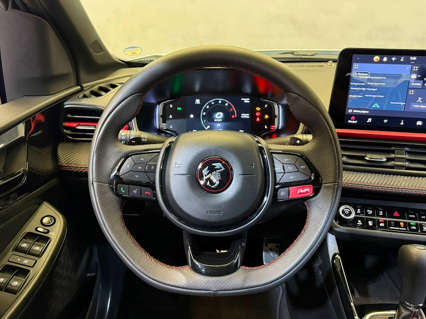 Foto do veículo FIAT FASTBACK  ABARTH 270 2026 11.142 KM 150.900,00