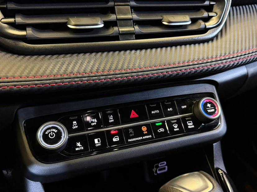 Foto do veículo FIAT FASTBACK  ABARTH 270 2026 11.142 KM 150.900,00