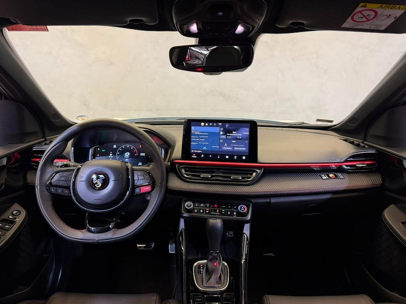 Foto do veículo FIAT FASTBACK  ABARTH 270 2026 11.142 KM 150.900,00