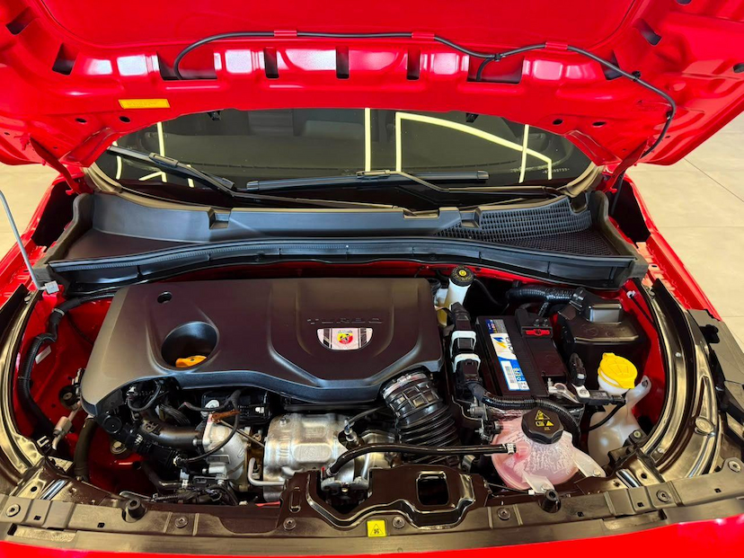 Foto do veículo FIAT FASTBACK  ABARTH 270 2025 8.000 KM 134.900,00