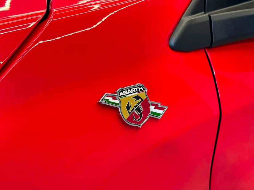 Foto do veículo FIAT FASTBACK  ABARTH 270 2025 8.000 KM 134.900,00