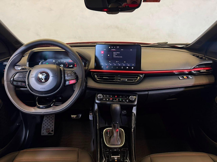 Foto do veículo FIAT FASTBACK  ABARTH 270 2025 8.000 KM 134.900,00