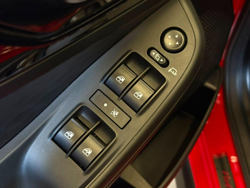 Foto do veículo FIAT FASTBACK  ABARTH 270 2025 8.000 KM 134.900,00