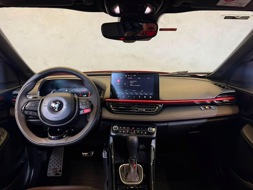 Foto do veículo FIAT FASTBACK  ABARTH 270 2025 8.000 KM 134.900,00