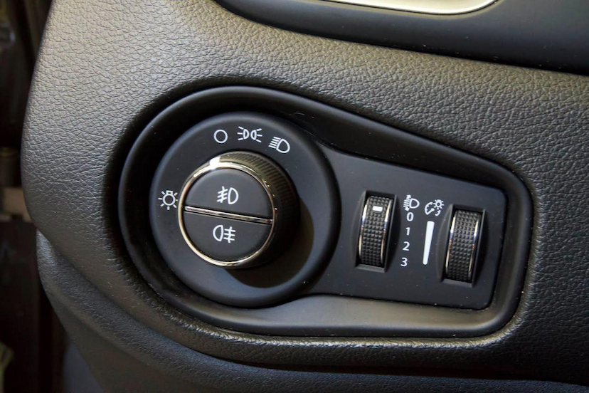 Foto do veículo JEEP RENEGADE  LNGTD AT 2021 53.230 KM 84.900,00