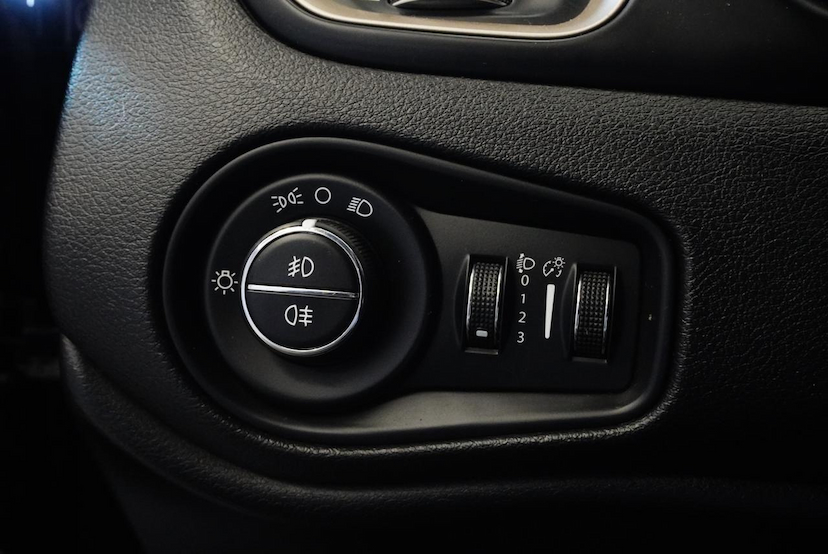 Foto do veículo JEEP RENEGADE  1.8 16V FLEX SPORT 4P AUTOMÁTICO 2016 110.250 KM 66.900,00