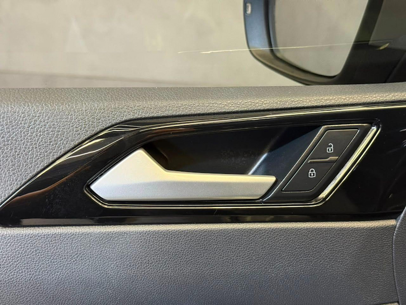 Foto do veículo VOLKSWAGEN NIVUS  HIGHLINE 1.0 200 TSI FLEX AUT. 2023 39.000 KM 112.900,00