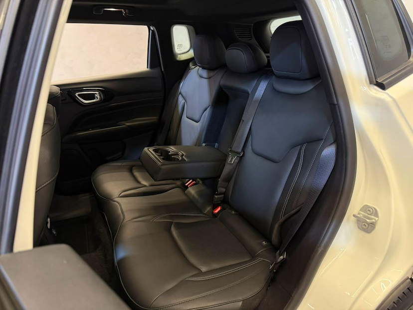 Foto do veículo JEEP COMPASS  SERIE S T 2025 4.500 KM 176.900,00