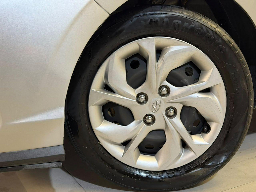 Foto do veículo HYUNDAI HB20S  1.0 CONFORT PLUS 12V FLEX 4P MANUAL 2023 74.000 KM 72.900,00