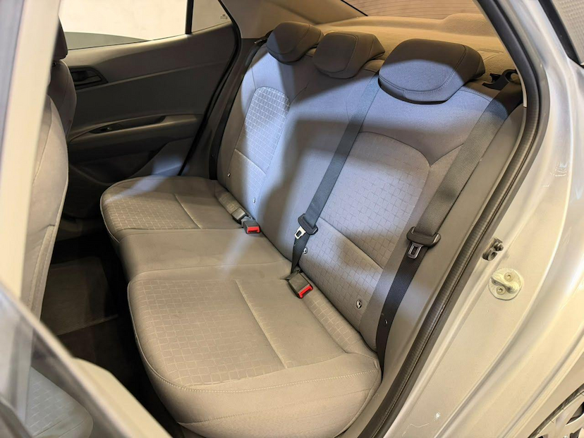 Foto do veículo HYUNDAI HB20S  1.0 CONFORT PLUS 12V FLEX 4P MANUAL 2023 74.000 KM 72.900,00