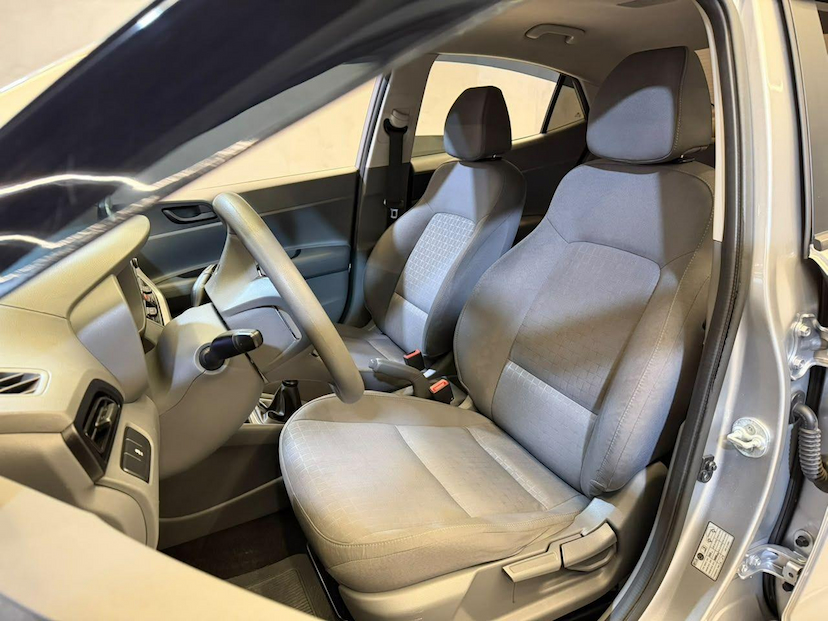 Foto do veículo HYUNDAI HB20S  1.0 CONFORT PLUS 12V FLEX 4P MANUAL 2023 74.000 KM 72.900,00