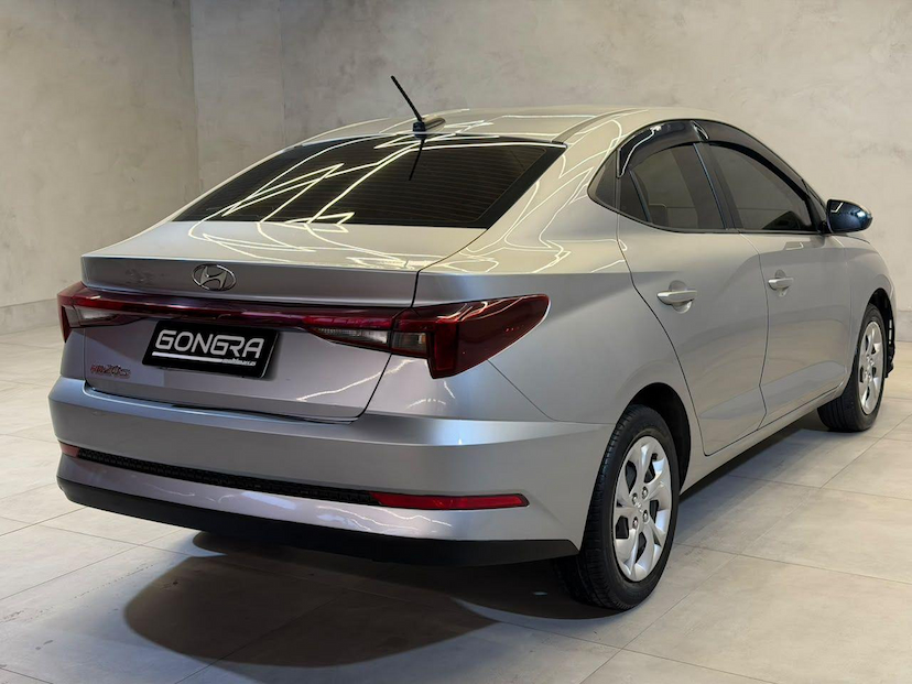 Foto do veículo HYUNDAI HB20S  1.0 CONFORT PLUS 12V FLEX 4P MANUAL 2023 74.000 KM 72.900,00