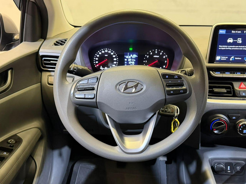 Foto do veículo HYUNDAI HB20S  1.0 CONFORT PLUS 12V FLEX 4P MANUAL 2023 74.000 KM 72.900,00