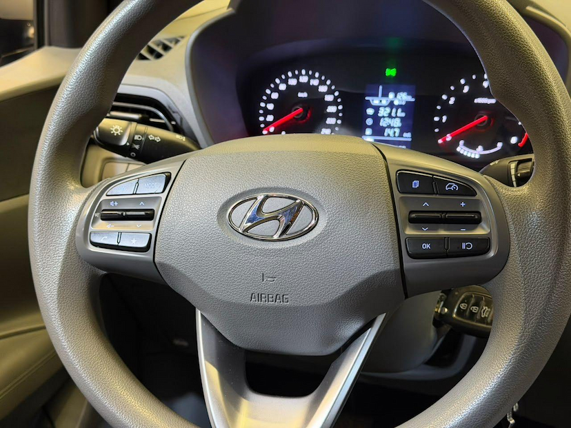 Foto do veículo HYUNDAI HB20S  1.0 CONFORT PLUS 12V FLEX 4P MANUAL 2023 74.000 KM 72.900,00