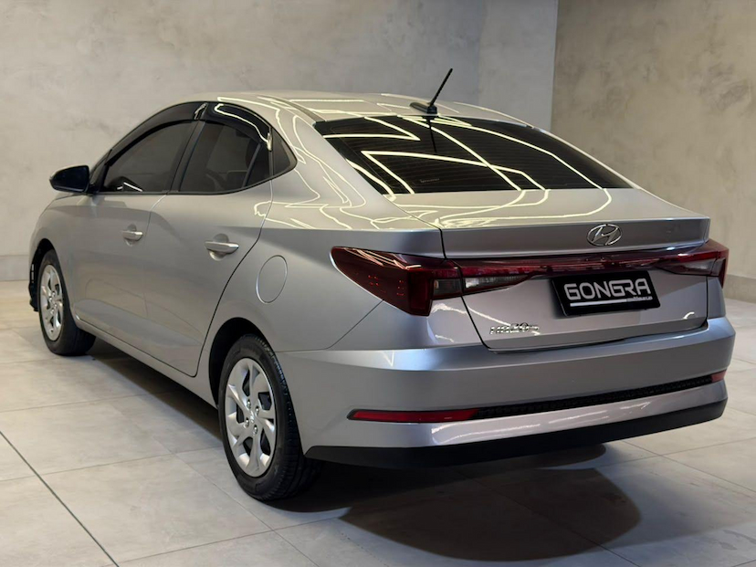 Foto do veículo HYUNDAI HB20S  1.0 CONFORT PLUS 12V FLEX 4P MANUAL 2023 74.000 KM 72.900,00