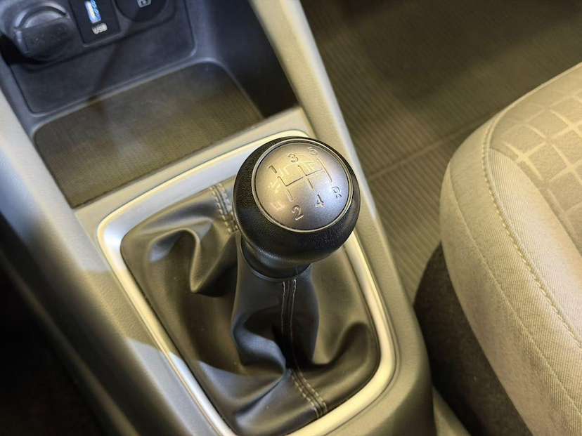 Foto do veículo HYUNDAI HB20S  1.0 CONFORT PLUS 12V FLEX 4P MANUAL 2023 74.000 KM 72.900,00