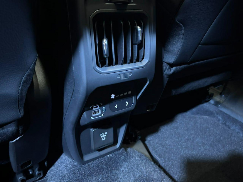 Foto do veículo JEEP COMMANDER COMMANDER BLACKHAWK 2025 65 KM 224.900,00