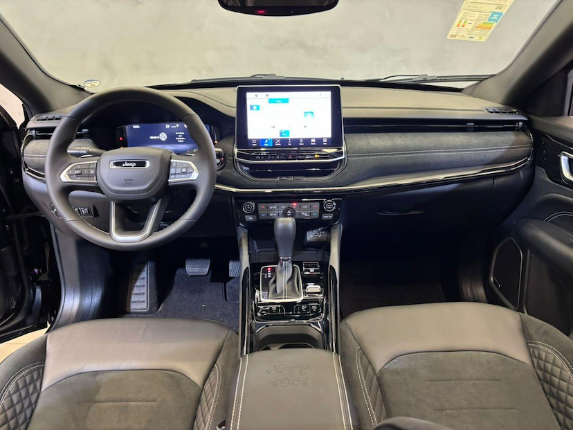 Foto do veículo JEEP COMMANDER COMMANDER BLACKHAWK 2025 65 KM 224.900,00
