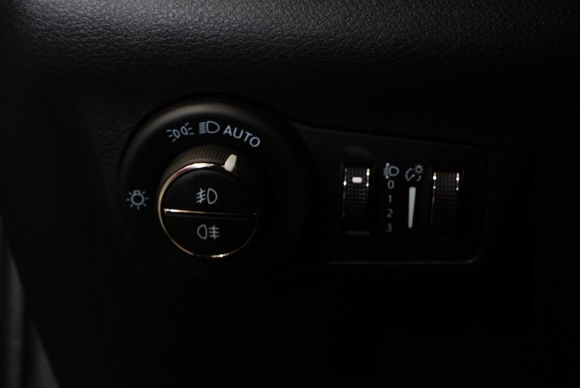 Foto do veículo JEEP COMPASS  T270 80 ANOS 1.3 TB 4X2 FLEX AUT 2022 61.500 KM 119.900,00